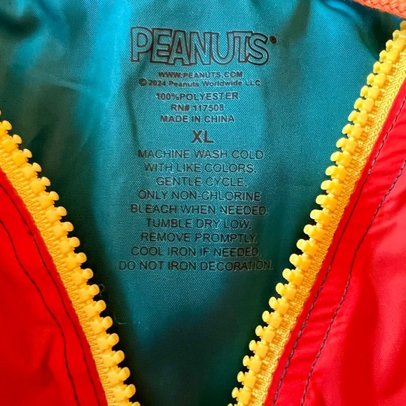 Snoopy Windbreaker/Anorak NWT Size XL - Picture 3 of 12